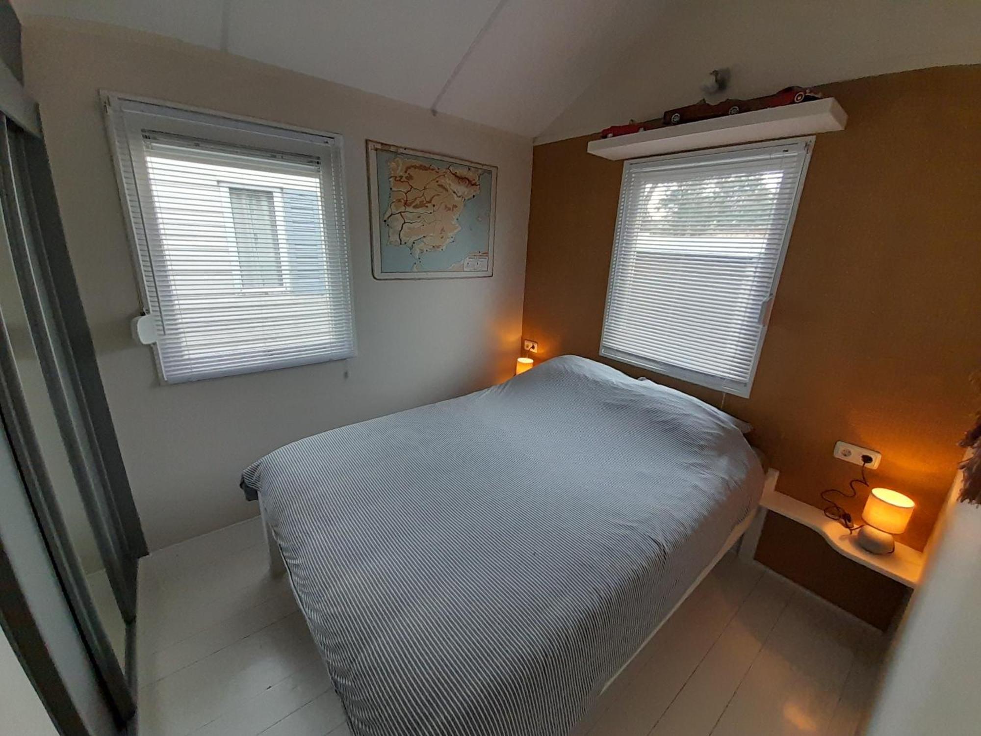 Beautiful 6-Person Chalet With Finnish Wood-Fired Sauna Tzummarum Экстерьер фото